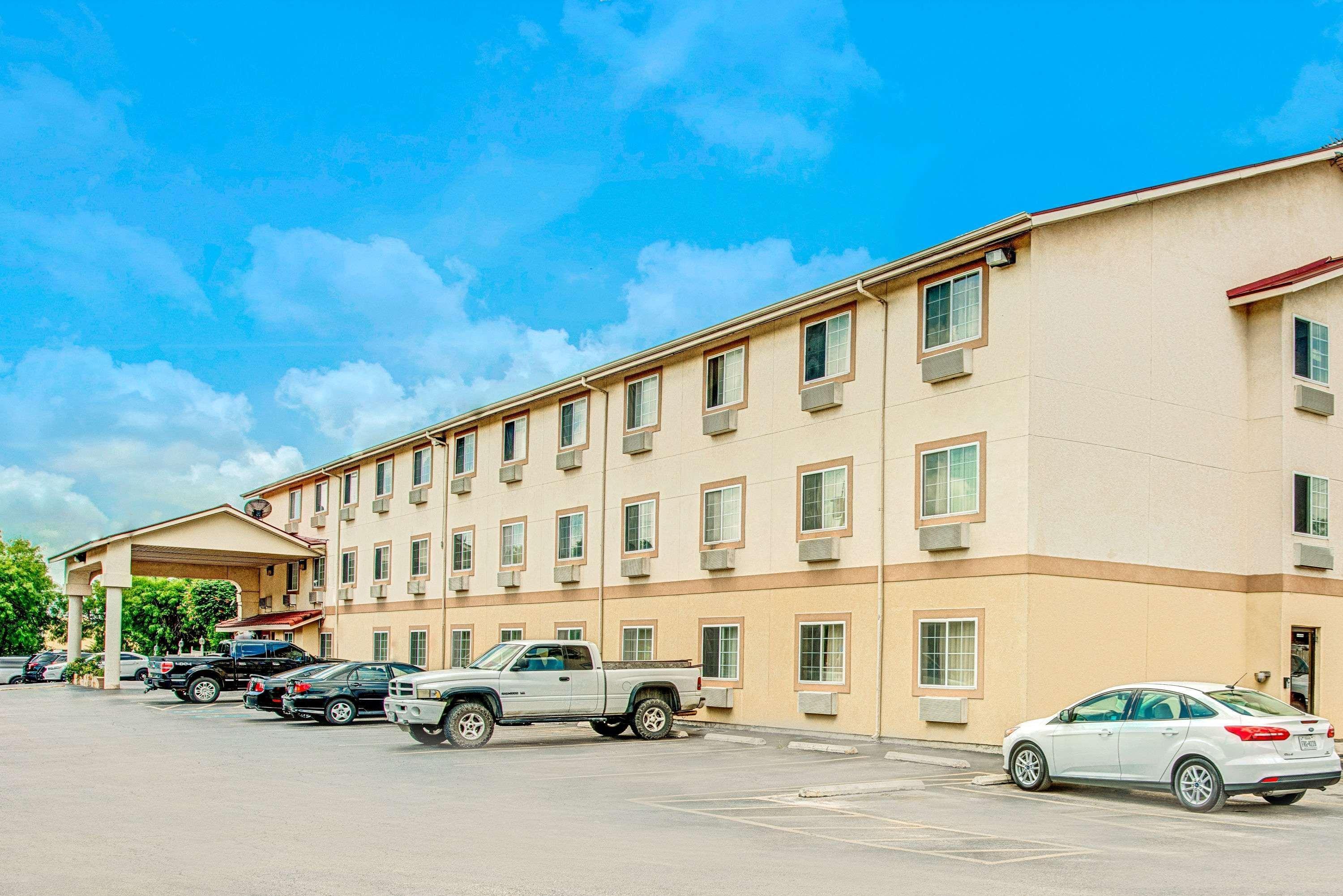 Hotel Super 8 By Wyndham San Antonio/Fiesta Exterior foto